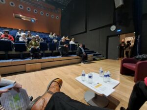 prise de vue par Sylvain Ali de la salle auditorium lors de la conférence débat sur l'emploi des seniors organisée le 11 décembre 2025 par la BAE Yvelines