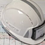 photo d'un casque blanc de chantier pour illustrer le témoignage de dominique champion, gérant edifira, entreprise adhérente du geyvo ile de france, recrutement en temps partagé